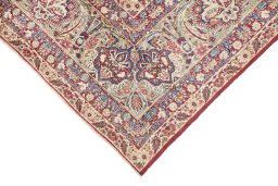 Central medallion detail of 1900s Antique Carpets rug from Iran / Persia