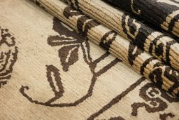 Close-up detail of 1900s Antique Carpets rug from China showing Wool weave