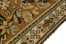Central medallion detail of 1920s Antique Carpets rug from Spain