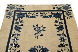 Surface texture of 1900s Antique Carpets rug with natural Wool and intricate pattern