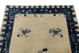 Surface texture of 1900s Antique Carpets rug with natural Wool and intricate pattern