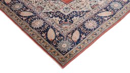 Surface texture of 1910s Antique Carpets rug with natural Wool and intricate pattern