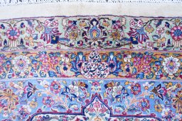 Central medallion detail of 1920s Antique Carpets rug from Iran / Persia