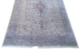 Backside of handmade 1920s Antique Carpets rug showing knot structure and weave density