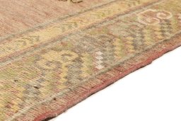 Central medallion detail of 1900s Antique Carpets rug from Uzbekistan