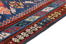 Central medallion detail of 1900s Antique Carpets rug from Armenia