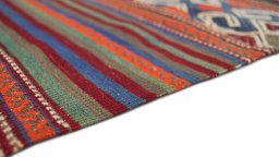 Central medallion detail of New Kilim Antique rug from Iran / Persia