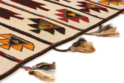 Central medallion detail of 1900s Kilim Antique rug from Turkey