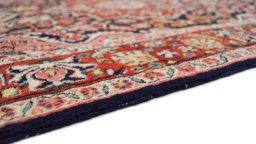 Central medallion detail of 1950s Semi-antique Carpets rug from Iran / Persia