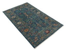 Corner detail of New Farahan rug showing border pattern and Wool pile