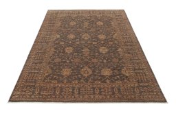 Surface texture of New Farahan rug with natural Wool and intricate pattern