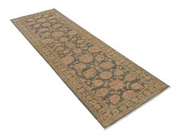 Corner detail of New Farahan rug showing border pattern and Wool pile