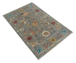 Corner detail of New Farahan rug showing border pattern and Wool pile
