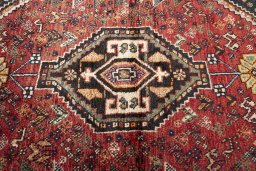 Central medallion detail of 2000s Shiraz rug from Iran / Persia