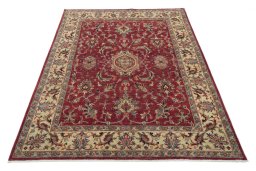 Surface texture of New Farahan rug with natural Wool and intricate pattern