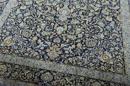 Close-up detail of New Kashan rug from Iran / Persia showing Cork weave