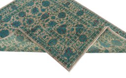 Central medallion detail of New Farahan rug from Pakistan