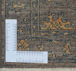Corner detail of New Farahan rug showing border pattern and Wool pile