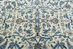 Central medallion detail of 2000s Nain rug from Iran / Persia