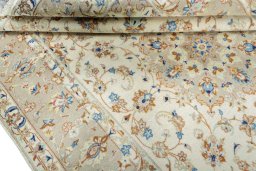 Close-up detail of New Kashan rug from Iran / Persia showing Wool weave