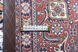 Close-up detail of New Bijar rug from Iran / Persia showing Cork weave