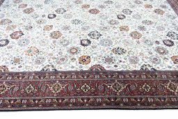 Close-up detail of New Bijar rug from Iran / Persia showing Cork weave