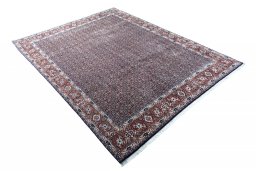 Close-up detail of New Bijar rug from Iran / Persia showing Cork weave