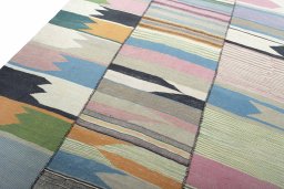 Surface texture of New Bijar rug with natural Wool and intricate pattern