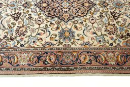 Corner detail of New Bijar rug showing border pattern and Wool pile