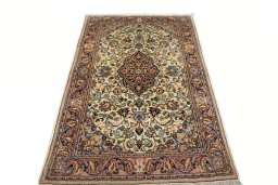 Surface texture of New Bijar rug with natural Wool and intricate pattern