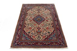 Surface texture of New Bijar rug with natural Wool and intricate pattern
