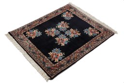 Close-up detail of New Bijar rug from Iran / Persia showing Wool weave