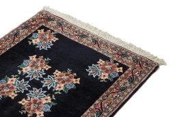 Surface texture of New Bijar rug with natural Wool and intricate pattern