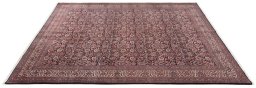 Surface texture of New Bijar rug with natural Wool and intricate pattern