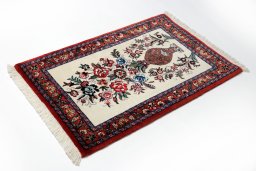 Close-up detail of New Bijar rug from Iran / Persia showing Wool weave