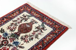 Surface texture of New Bijar rug with natural Wool and intricate pattern