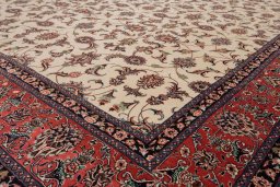 Surface texture of New Bijar rug with natural Wool and intricate pattern