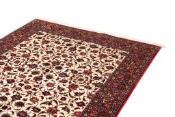 Surface texture of New Bijar rug with natural Wool and intricate pattern