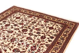 Surface texture of New Bijar rug with natural Wool and intricate pattern