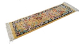Corner detail of New Ghom rug showing border pattern and Silk pile