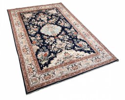 Corner detail of New Ghom rug showing border pattern and Wool pile