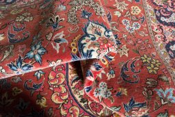 Close-up detail of New Ghom rug from Iran / Persia showing Cork weave