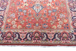 Close-up detail of New Ghom rug from Iran / Persia showing Cork weave