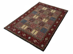 Corner detail of New Ghom rug showing border pattern and Wool pile