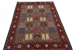 Surface texture of New Ghom rug with natural Wool and intricate pattern