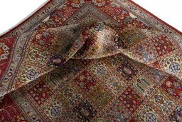 Corner detail of New Ghom rug showing border pattern and Wool pile