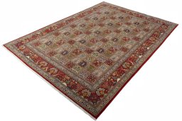 Corner detail of New Ghom rug showing border pattern and Wool pile
