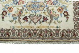 Close-up detail of New Ghom rug from Iran / Persia showing Cork weave