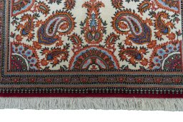 Close-up detail of New Ghom rug from Iran / Persia showing Cork weave