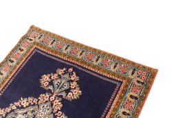 Surface texture of 2001s Ghom rug with natural Wool and intricate pattern